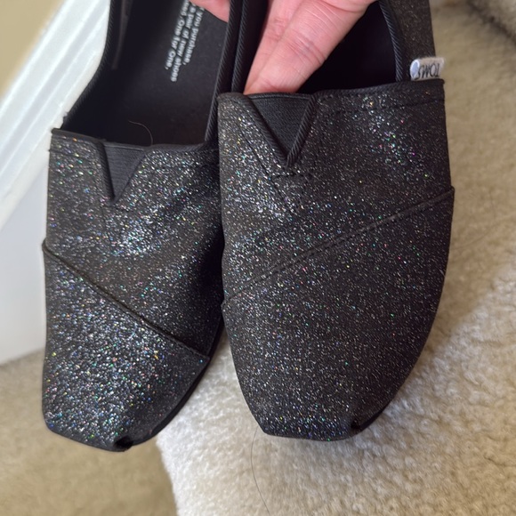 TOMS like new youth glitter flat shoe - Picture 4 of 4
